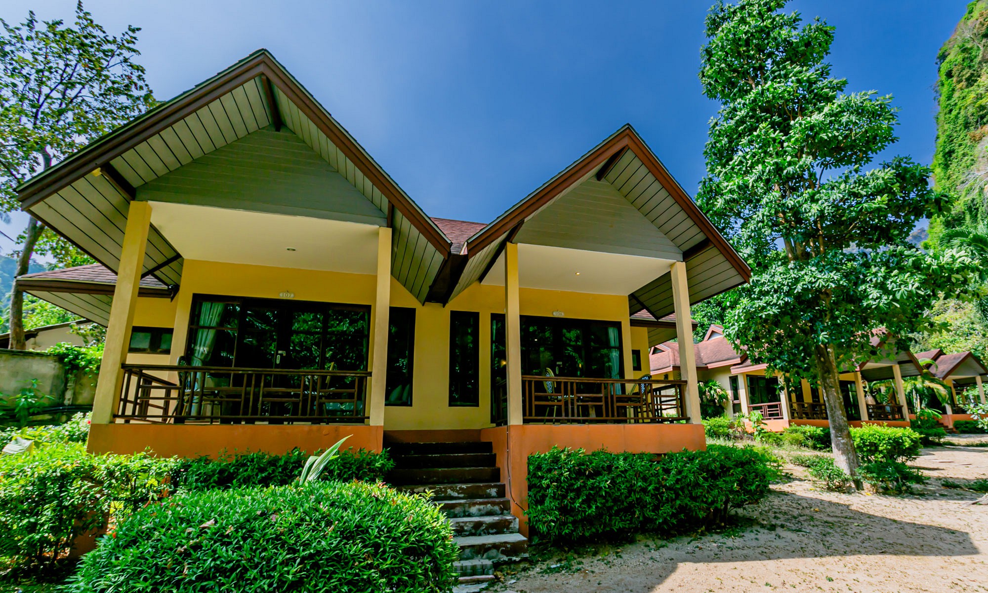 Deluxe Semi-detached Cottage